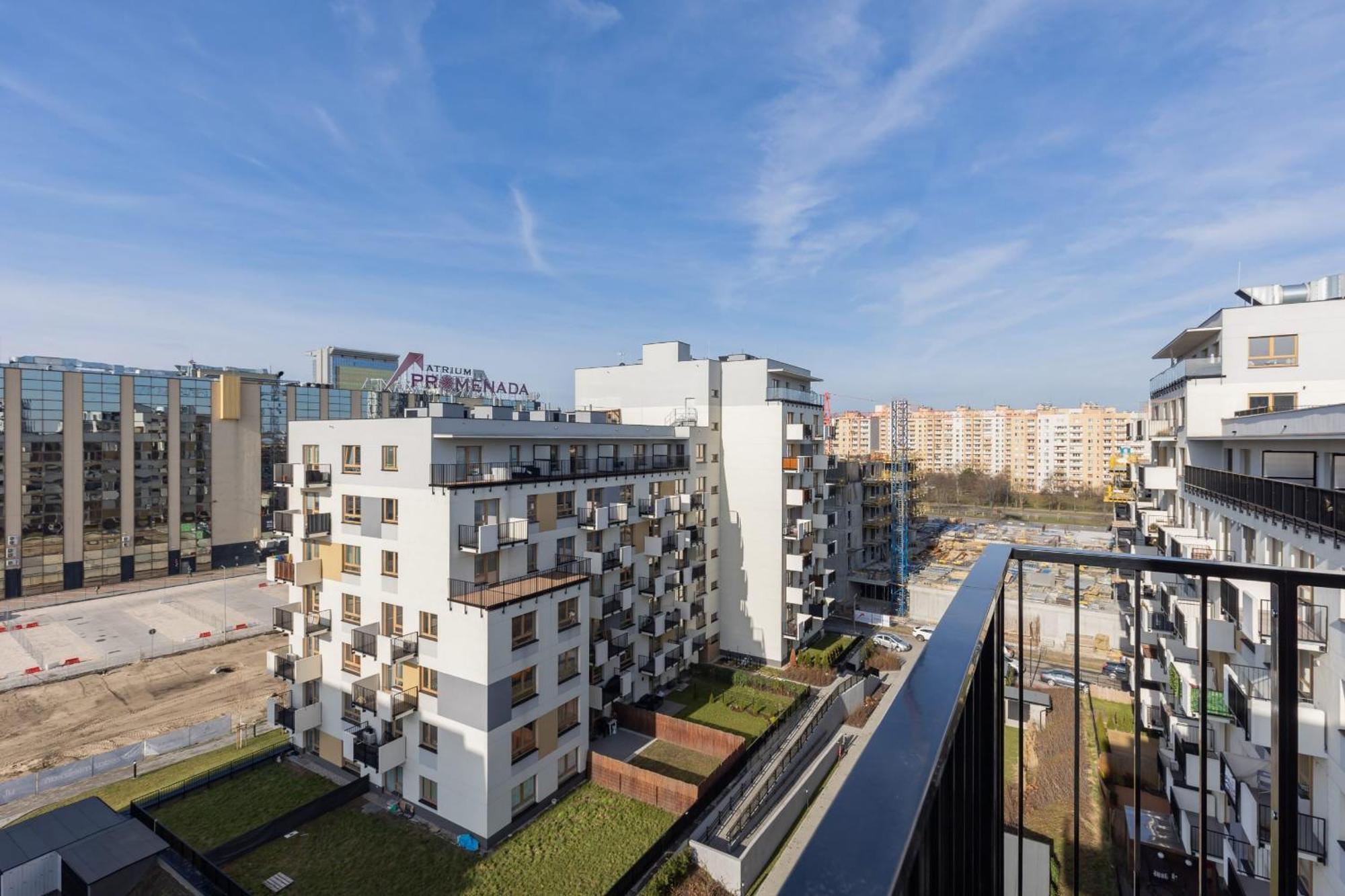 Optykow Spacious & Cosy With Parking By Renters Apartament