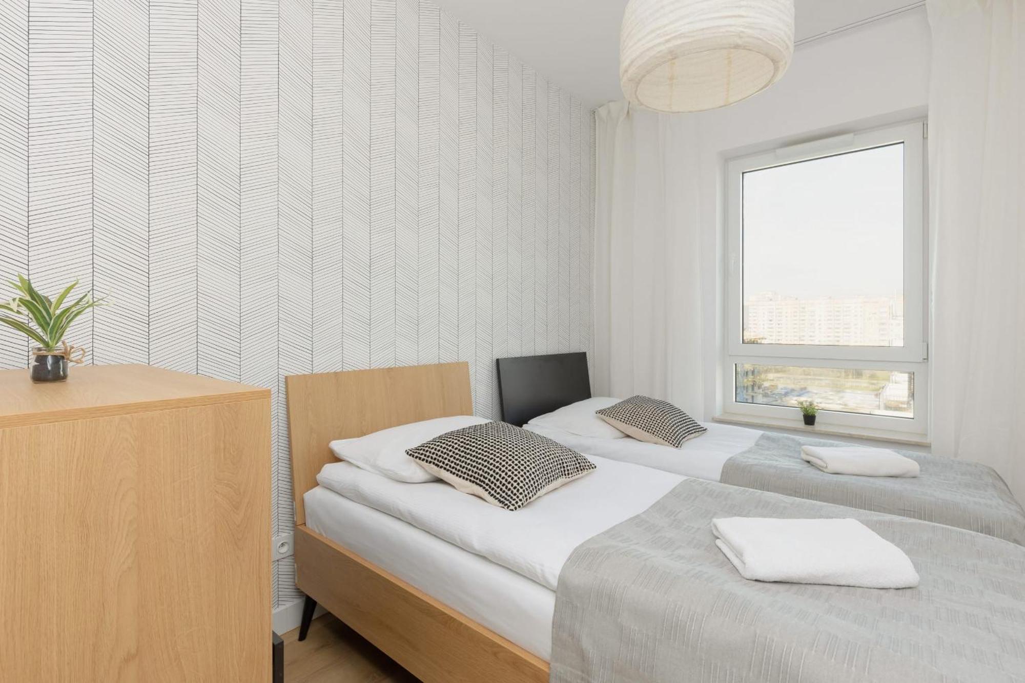 Optykow Spacious & Cosy With Parking By Renters Apartament