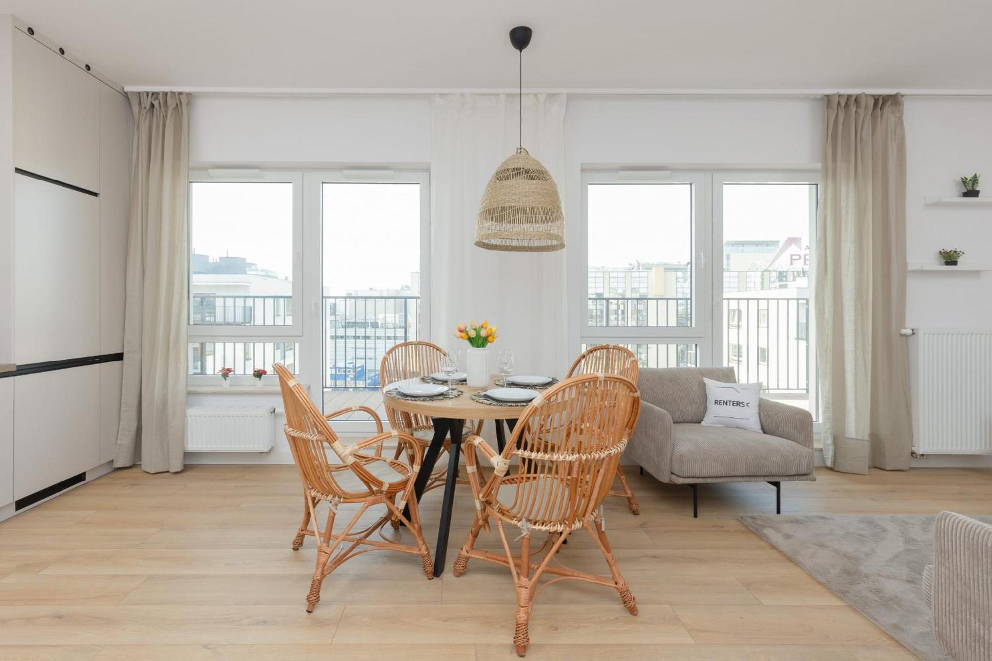 Optykow Spacious & Cosy With Parking By Renters * Warszawa