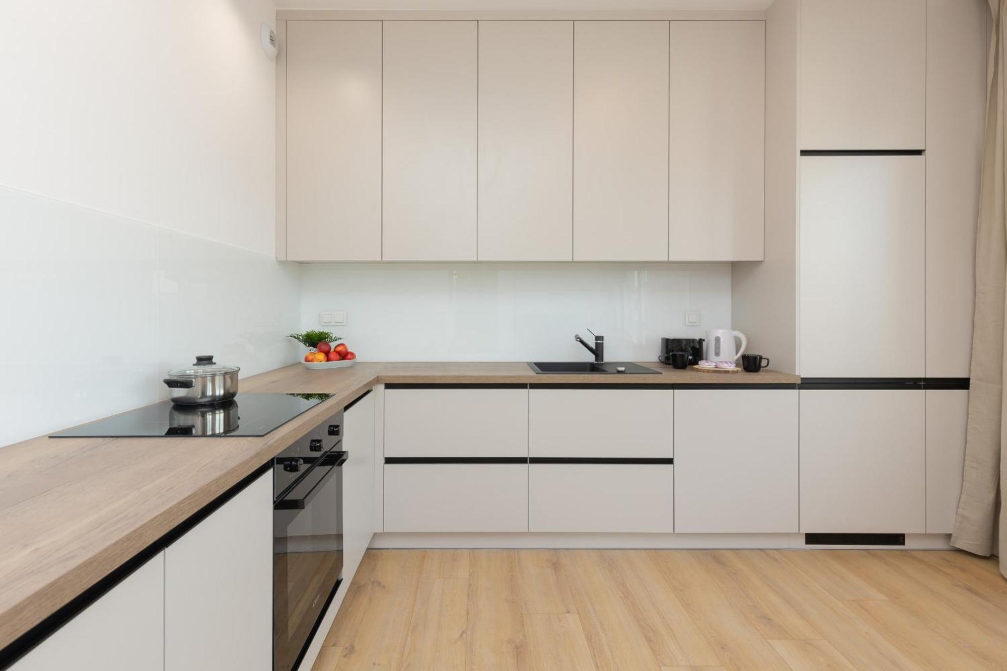 Optykow Spacious & Cosy With Parking By Renters Apartament